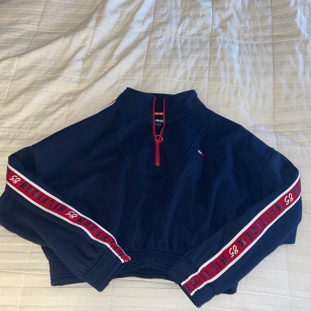 TOMMY HILFIGER cropped sweatshirt